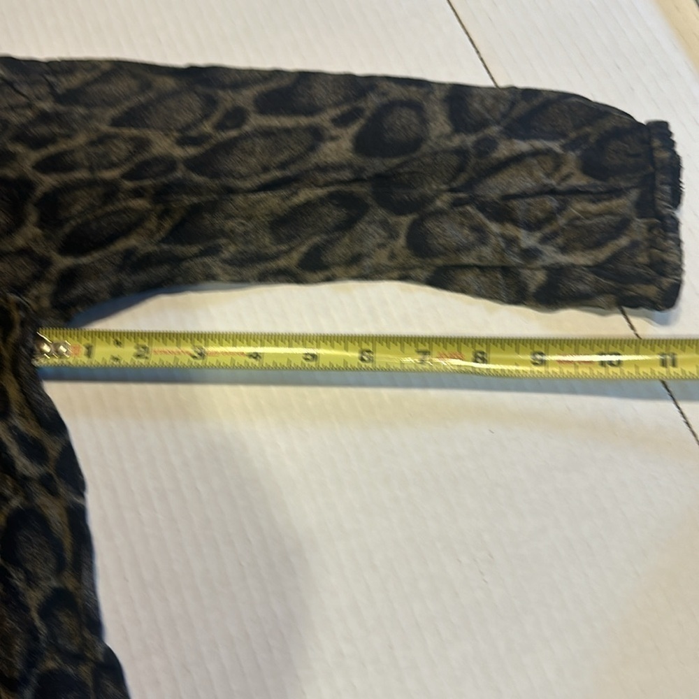 Michael Kors animal print blouse top in black and olive green w peephole front - Picture 7 of 8